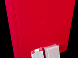 une photo d'un classeur rouge avec deux aimants carrés blancs