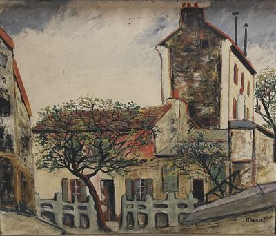 une peinture sur le mur d'un immeuble, devant lequel se trouve un arbre