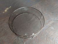 Table basse à double plateaux en verre et métal doré. (photo 2)