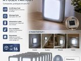 une photo d'une lampe posée sur une table