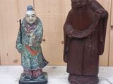 une statue représentant un homme et une statue représentant une femme