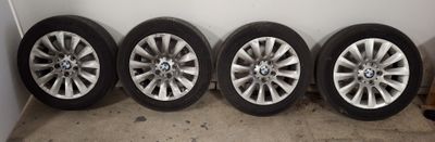 Lot de pneus et jantes d'occason pour véhicule BMW.
