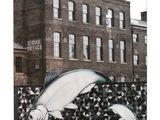 une photo d'une fresque représentant un poisson sur la façade d'un immeuble