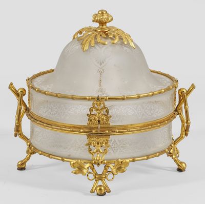 an image of a white and gold plate with a dome on top