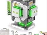 une image représentant un niveau laser vert et une main tenant un outil