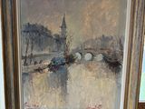 peinture sur chevalet devant une fenêtre donnant sur un pont