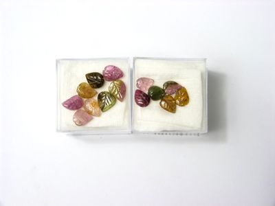 2 lots de tourmalines multi couleurs taillées en feuilles