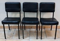 Suite de trois chaises en métal laqué noir garniture en skaï… (photo 2)