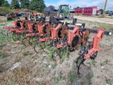 une photo d'un tracteur équipé d'une charrue