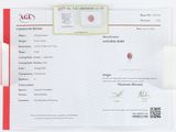 le certificat du rubis naturel est présenté sur une feuille de papier