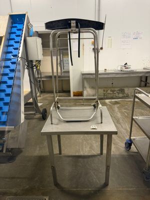 une photo d'une cuisine équipée d'un tapis roulant