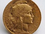 l'image d'une pièce d'or sur laquelle figure une tête de femme