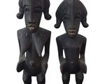 paire de figurines africaines sculptées dans le bois représentant un homme et une femme