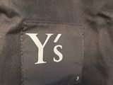 a black jacket with the y ' s logo on it