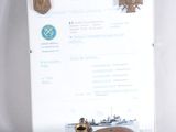 une photo d'un pistolet miniature sur lequel est posée une médaille