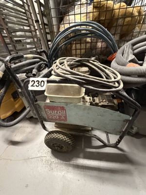 un petit chariot sur lequel sont posés tout un tas de fils