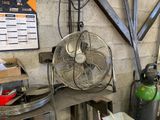 un ventilateur posé sur une table