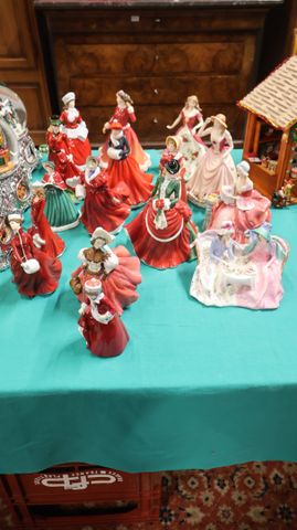 Royal Doulton et royal Albert : ensemble de 16 figurines et group...