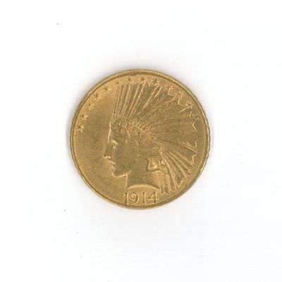 une pièce d'or représentant une tête d'Indien sur un fond blanc