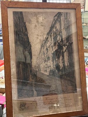 une photo d'une photo d'une rue dans un cadre