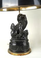 Paire de lampes retenant deux sujets en pierre dure à décor … (photo 3)