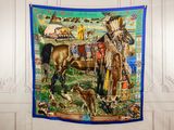 une tapisserie accrochée au mur d'une pièce, représentant un cheval et un homme