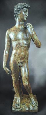Grand bronze à la cire perdue du David de Michel-Ange