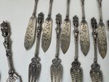 a lot of spoons that are sitting on a table