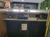 une photo d'une cuisine avec un plan de travail et un réfrigérateur