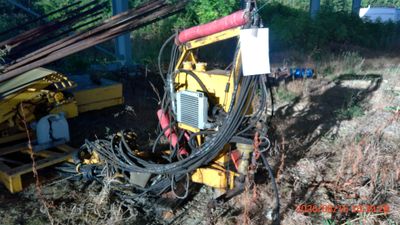 a machine that is sitting in the grass