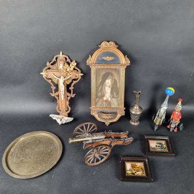 a lot of items that are sitting on a table
