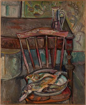 peinture représentant un poisson dans une assiette posée sur une chaise dans une pièce