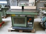 a machine that is sitting on a pallet in a workshop