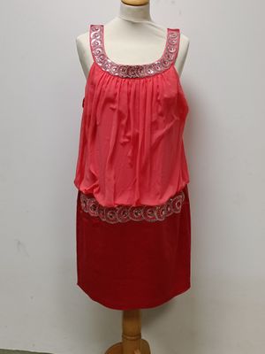 ASHLEY BROOKE. Robe en satin à décor de sequins.