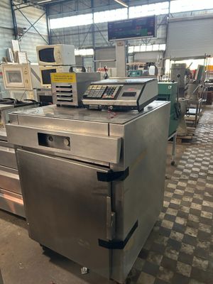 l'image d'une machine installée dans un entrepôt
