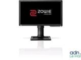 the computer monitor is displaying the zowie logo on the screen