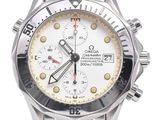 une image d'une montre en gros plan sur fond blanc