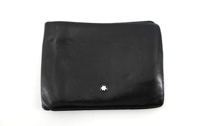 portefeuille en cuir noir sur fond blanc, avec une zone de découpe pour le texte