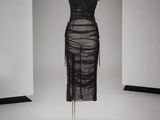 une image d'une robe noire sur un mannequin