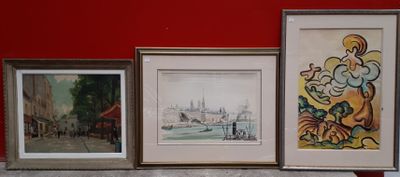 trois tableaux encadrés accrochés au mur les uns à côté des autres