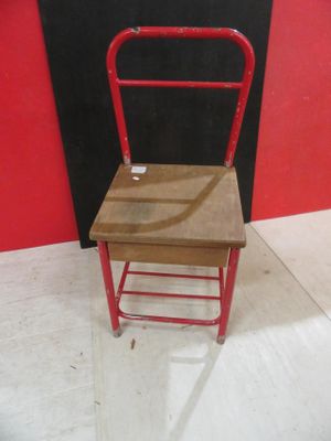 234.6 - Chaise "Ecole" EN Bois ET Tole Laquee OU Table DE CH…