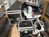 une pièce dans laquelle se trouvent de nombreux objets