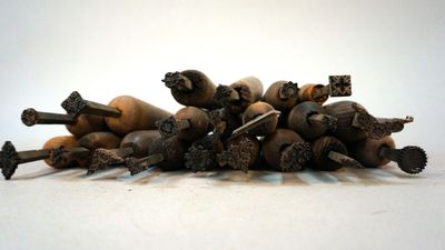 a pile of screws that are sitting on a table