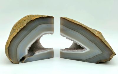 deux morceaux d'agate coupés en deux
