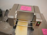 une image représentant une machine dans laquelle se trouve un morceau de fromage