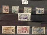 un lot de timbres exposés dans une vitrine