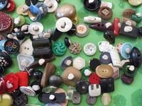 Un lot de boutons fantaisie en diverses matière dont en plas… (photo 3)