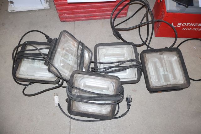 Lot de 5 éclairages de chantier BERNER. Visite le mercredi  17 ju...