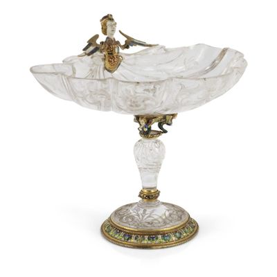 un bol en verre sur lequel est perché un oiseau