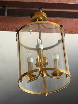 a light that is hanging from the ceiling in the room